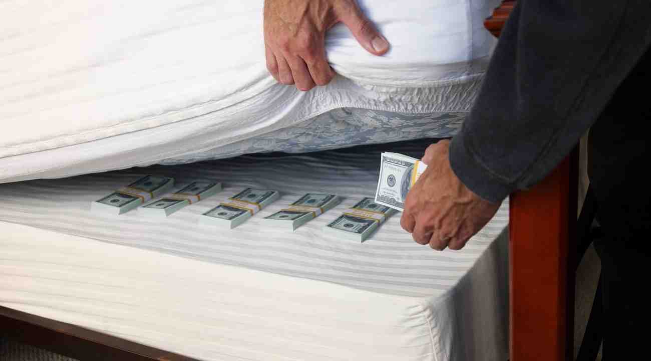 Safest Place to Keep Cash at Home (Ultimate 2024 List)